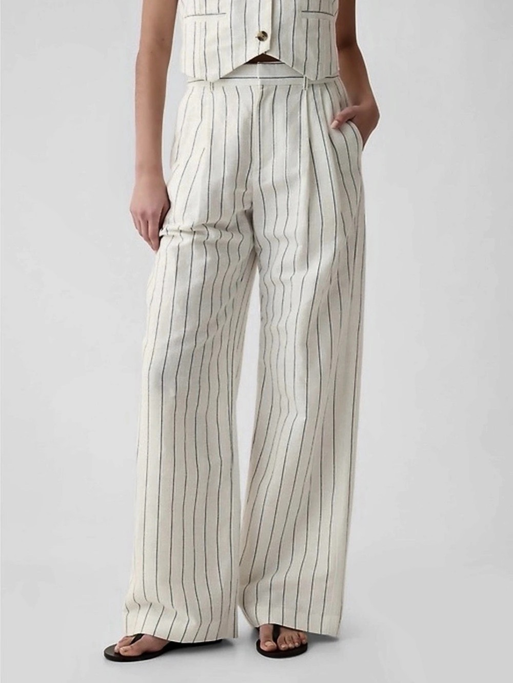 Gap High Rise Linen-Cotton Trouser
US 6 Like New